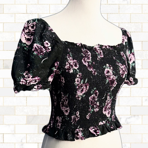 Hot Topic Tops - Hot Topic Purple Smocked Floral Black Stretch Top Size L/Large